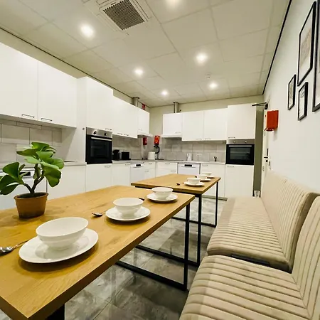 Lejlighed Aircon-suite With Shared Kitchen And Free Parking *