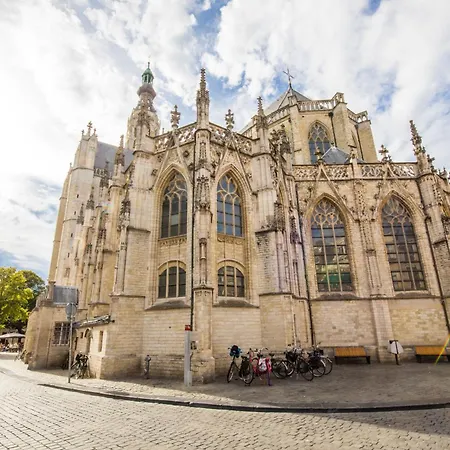 Aircon Near Tilburg & Efteling Park Geertruidenberg